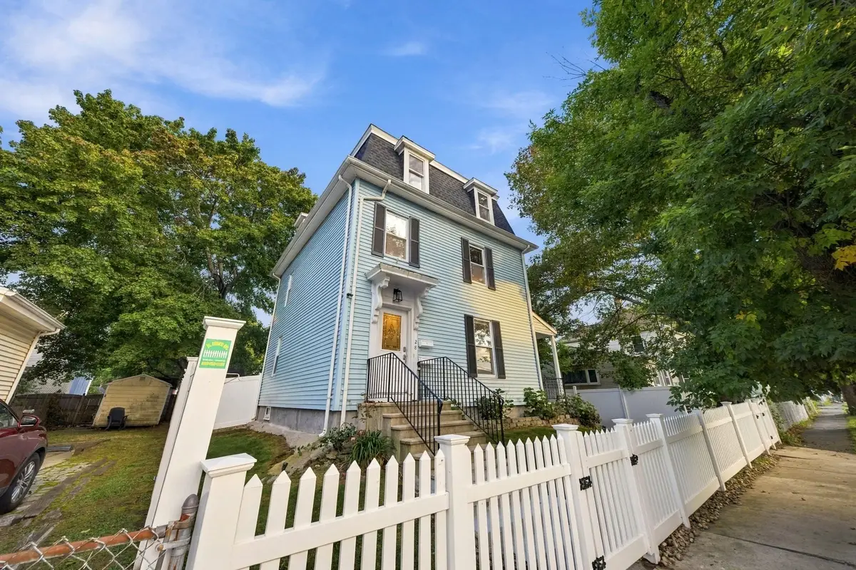 28 S Warren St, Haverhill, MA 01835 - #1