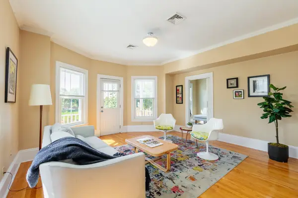 561A Broadway #2, Somerville, MA 02145