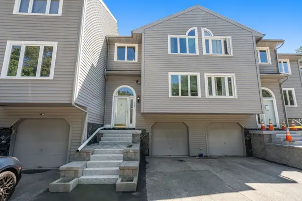 304 Erin Rd #304, Stoughton, MA 02072