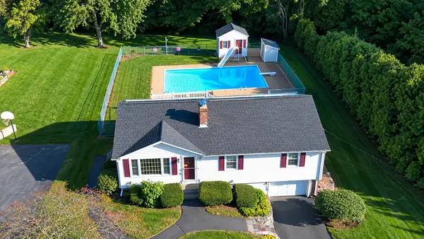 14 Brentwood Dr, Leominster, MA 01453