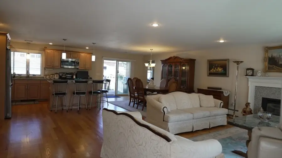 23 Laurine Rd, Saugus, MA 01906 - #3