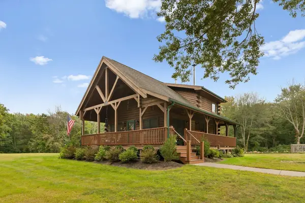 29 Union St, Blackstone, MA 01504