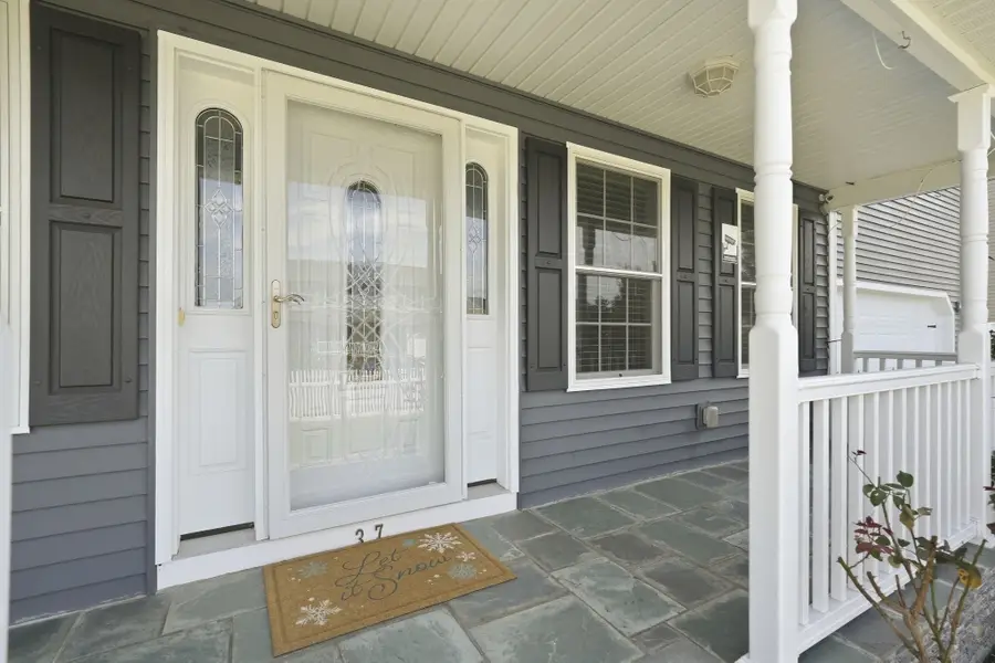 37 Wells St, Springfield, MA 01104 - #3