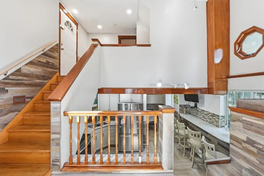 6 Harrington Way, Worcester, MA 01604 - #2