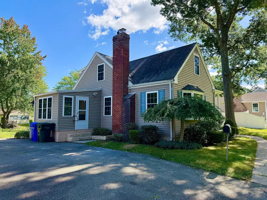 66 Greaney St, Springfield, MA 01104 - #3