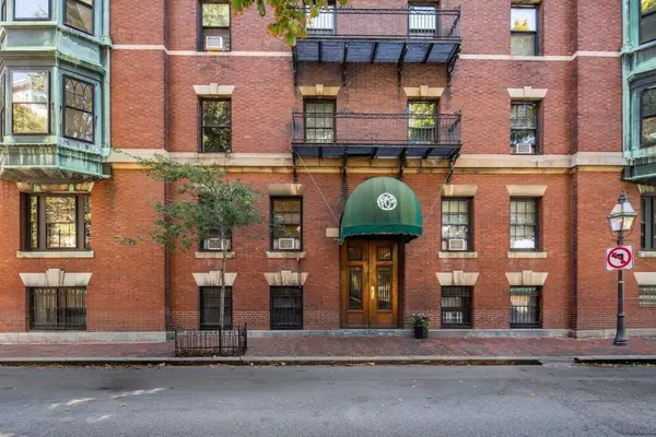 112 Pinckney St #46, Boston, MA 02114