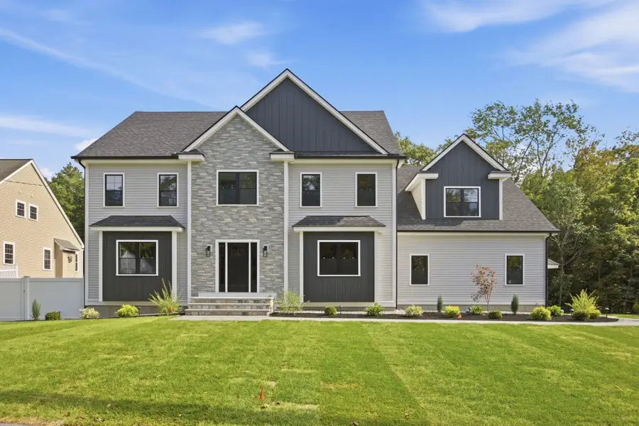 11 Lexington St, Burlington, MA 01803 - #2