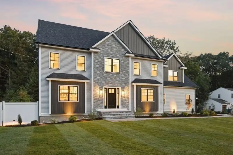 11 Lexington St, Burlington, MA 01803 - #3
