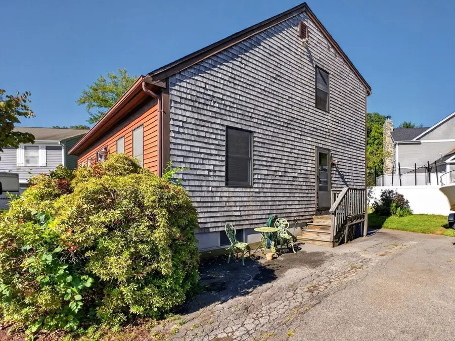 52 Donny Dr, New Bedford, MA 02740 - #3