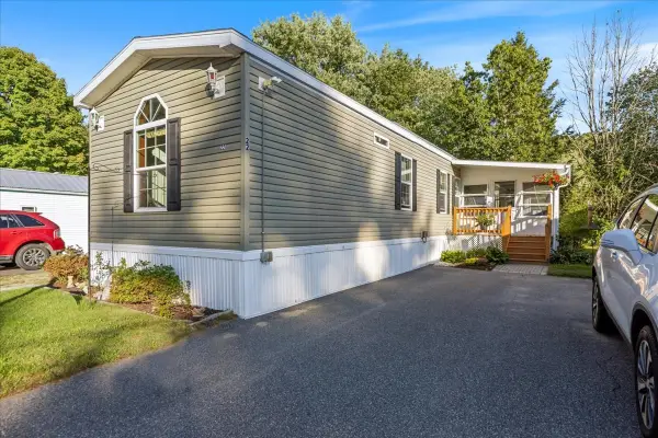 22 Willow Road, Newton, NH 03858