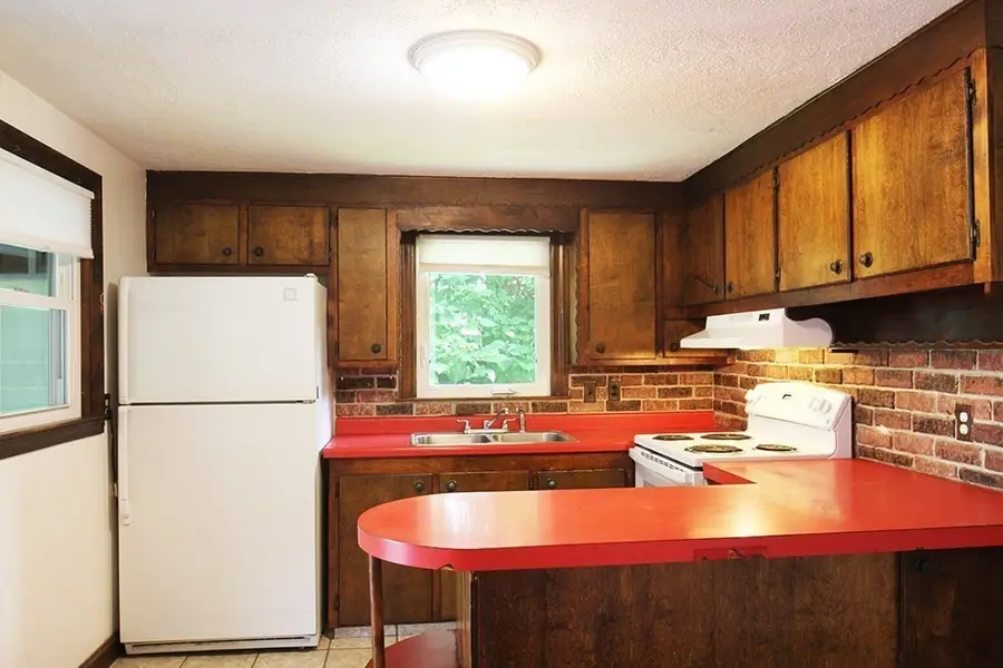 255 Pleasant Street, Lunenburg, MA 01462 - #3