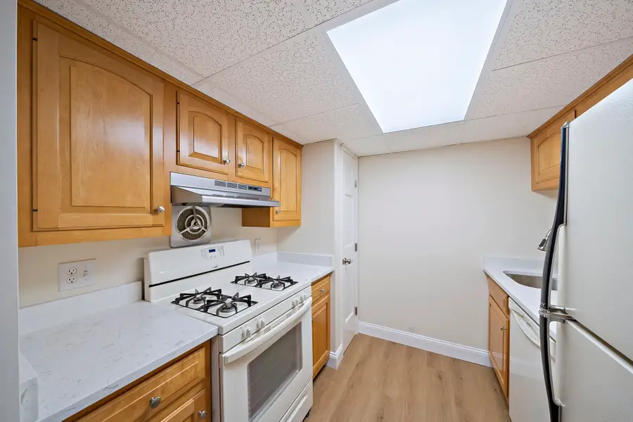 18 Kingswood Dr #5, Abington, MA 02351 - #3
