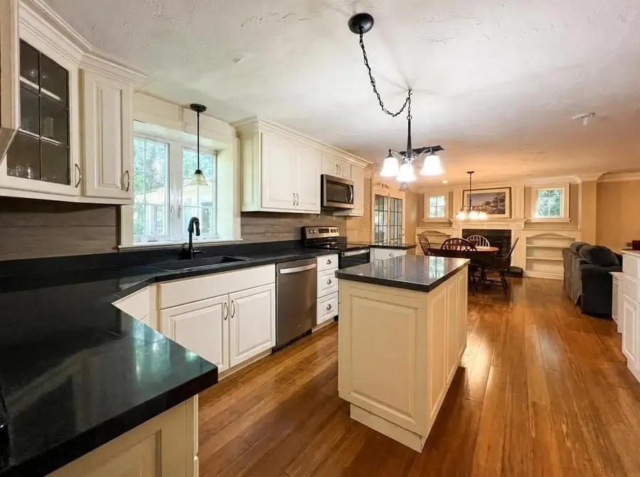 94 Mountain Ave, Pembroke, MA 02359 - #2