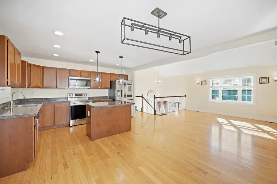 39 Mulberry St, Brockton, MA 02302 - #3