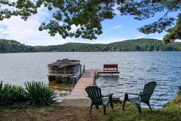 19 Lakeview Dr, Holland, MA 01521