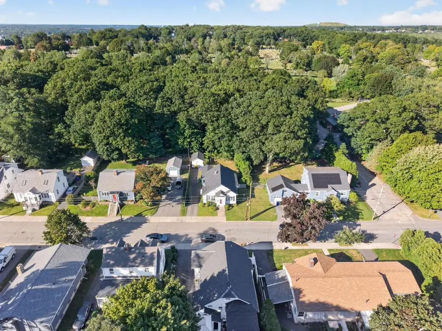578 Valentine St, Fall River, MA 02720 - #3