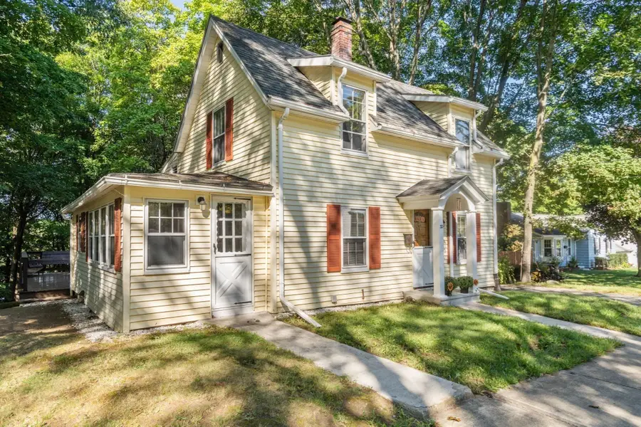 32 Elm Street, Hudson, MA 01749 - #2