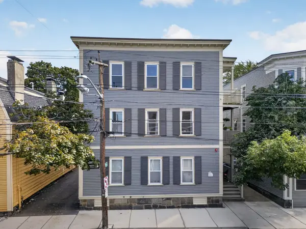 131 Derby St #1R, Salem, MA 01970