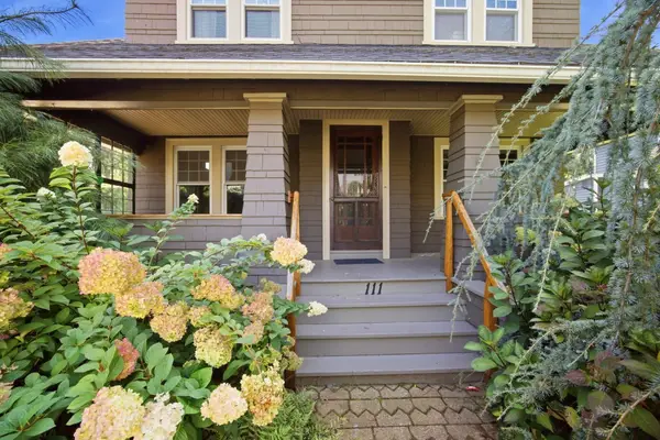 111 Greenacre Avenue, Longmeadow, MA 01106