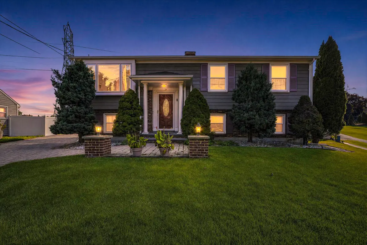 21 Cardosi Ct, Pawtucket, RI 02861 - #1