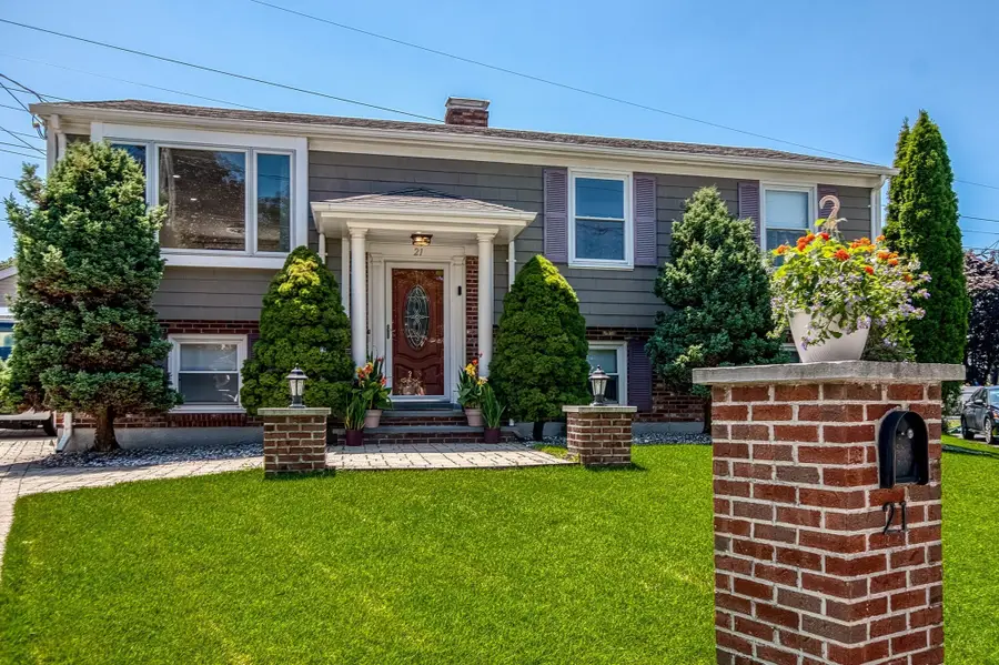 21 Cardosi Ct, Pawtucket, RI 02861 - #2