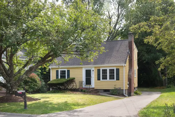 28 Middle St, Lexington, MA 02421