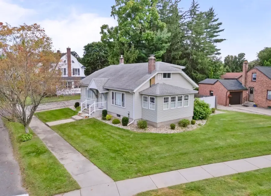 6 Van Horn Street, West Springfield, MA 01089 - #2