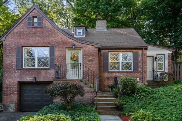 122 Austin St, Newton, MA 02460