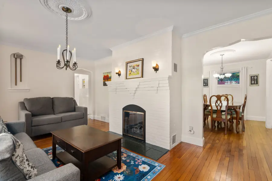 122 Austin St, Newton, MA 02460 - #3