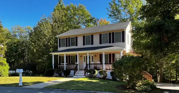 8 Pinewood Rd, Amesbury, MA 01913