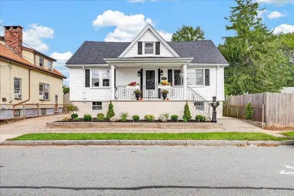25 Fairmount St, New Bedford, MA 02740