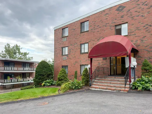 80 N Warren St #37, Woburn, MA 01801