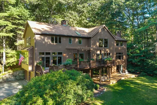 53 Green Ln, Sherborn, MA 01770