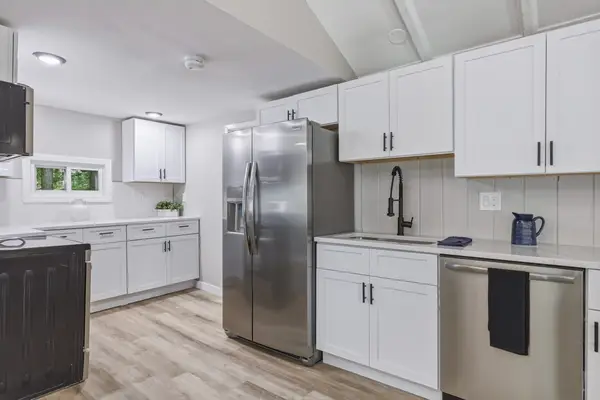 22 Knollwood Rd, Brimfield, MA 01010