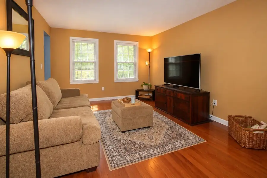 32 Sibley Rd, Sutton, MA 01590 - #3