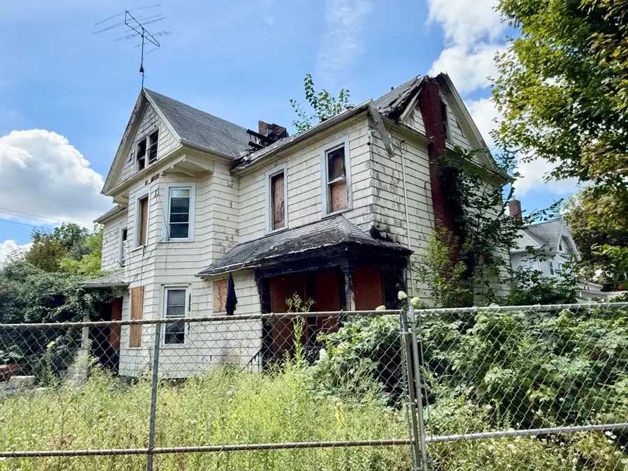 161 Lincoln St, Holyoke, MA 01040 - #2
