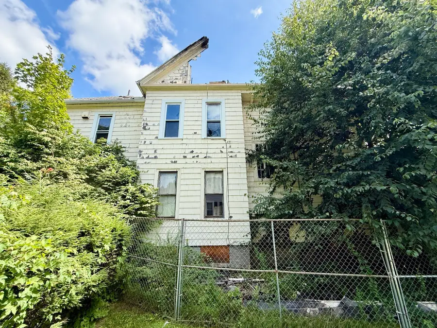 161 Lincoln St, Holyoke, MA 01040 - #3
