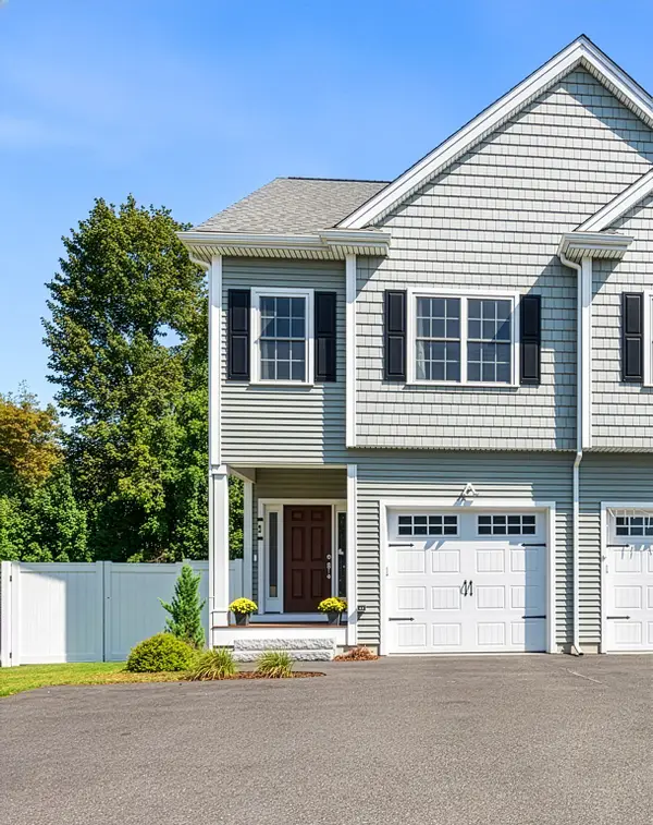 4 Fairmount St #A, Woburn, MA 01801