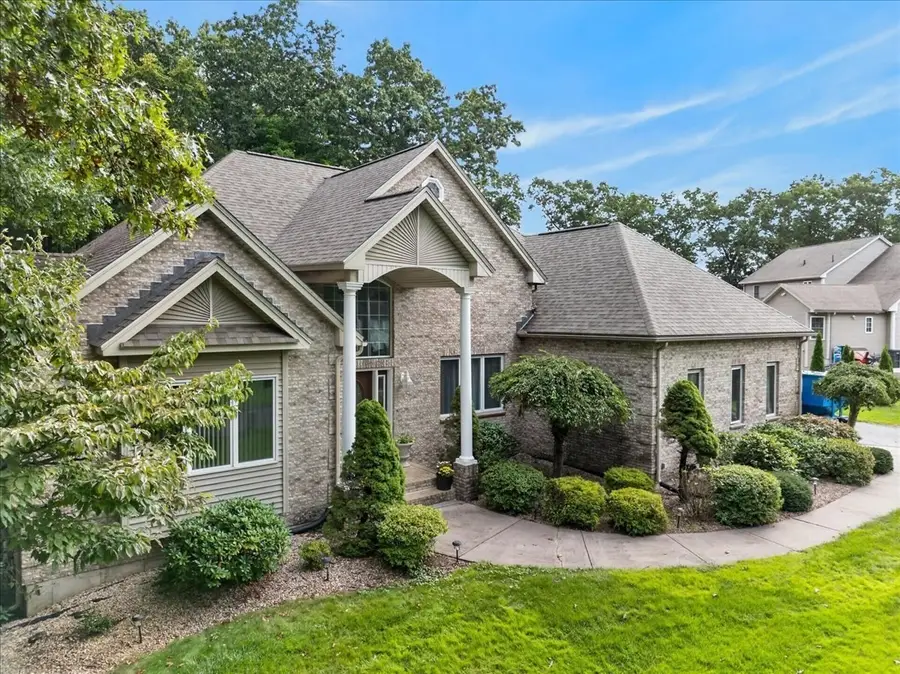 31 Hillcrest Cir, Westfield, MA 01085 - #2