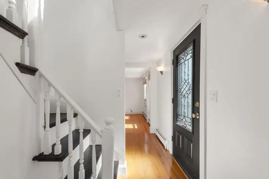 8 Lewis Court, Gloucester, MA 01930 - #3