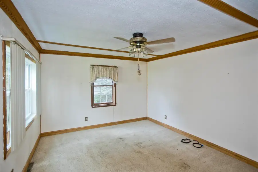 62 Memorial Dr, Holyoke, MA 01040 - #2