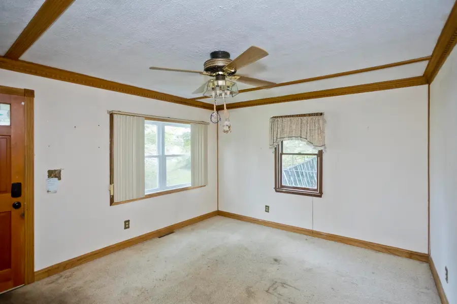 62 Memorial Dr, Holyoke, MA 01040 - #3