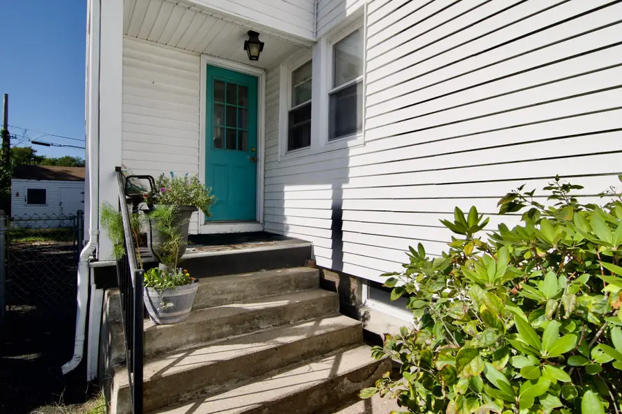 38-40 Grover St, Springfield, MA 01104 - #3