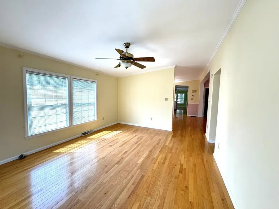 25 Fieldwood Dr, Bridgewater, MA 02324 - #3