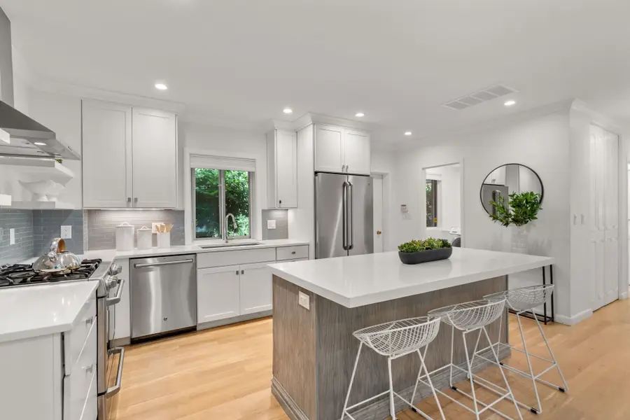18 Chestnut Pl, Brookline, MA 02445 - #2