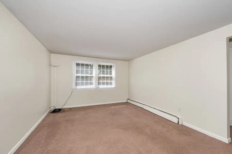 90 E Broadway #11, Derry, NH 03038 - #3