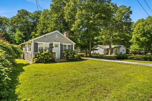 21 Harborview, Falmouth, MA 02536
