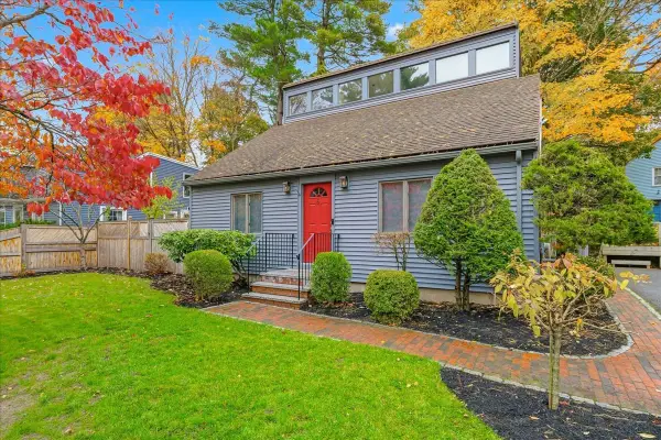 6 Ledgeville Ave, Foxboro, MA 02035