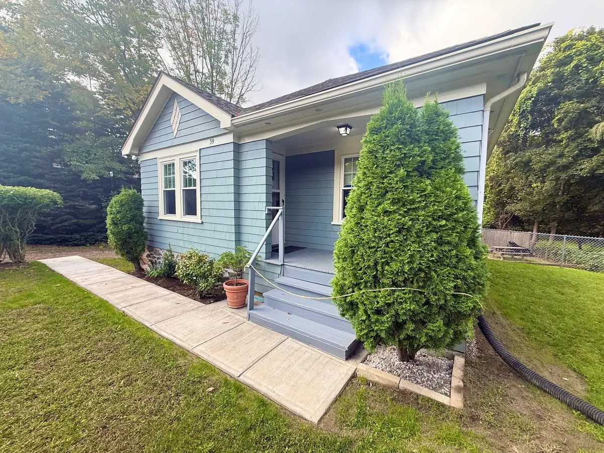 39 Main St, Sturbridge, MA 01566 - #1