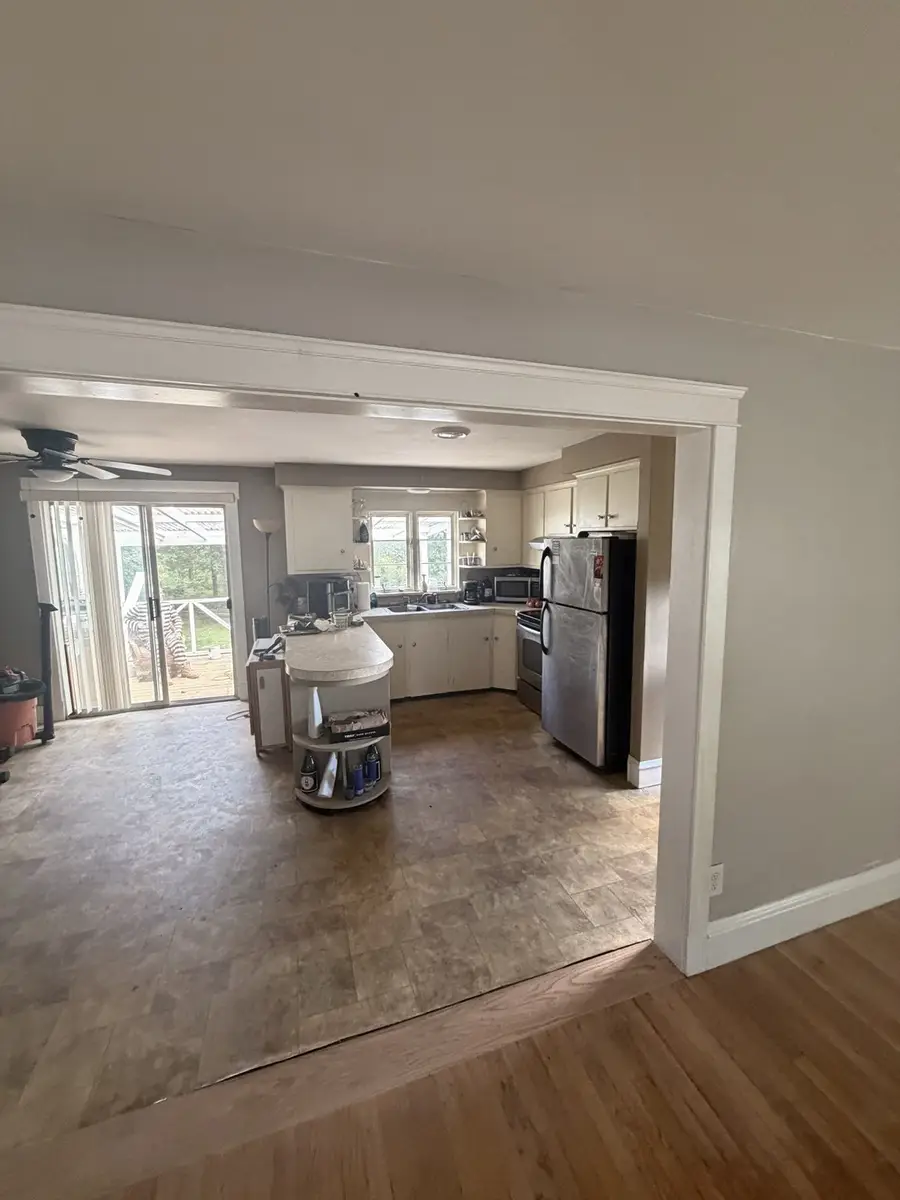 1189 Bark St, Swansea, MA 02777 - #3